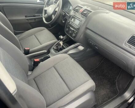 Черный Фольксваген Гольф, объемом двигателя 1.4 л и пробегом 225 тыс. км за 4500 $, фото 7 на Automoto.ua