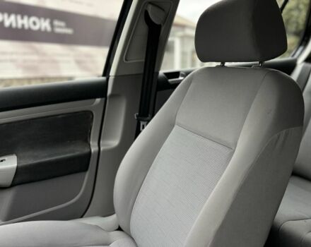 Черный Фольксваген Гольф, объемом двигателя 1.6 л и пробегом 249 тыс. км за 5500 $, фото 16 на Automoto.ua