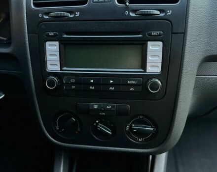 Черный Фольксваген Гольф, объемом двигателя 1.4 л и пробегом 266 тыс. км за 4800 $, фото 17 на Automoto.ua