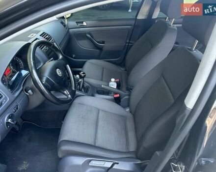 Фольксваген Гольф 2005 у Покров (Орджонікідзе) на Automoto.ua Чорний Фольксваген Гольф, об'ємом двигуна 1.6 л та пробігом 290 тис. км за 6000 $, фото 6 на Automoto.ua