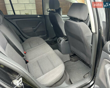 Черный Фольксваген Гольф, объемом двигателя 1.39 л и пробегом 121 тыс. км за 5150 $, фото 24 на Automoto.ua