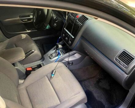 Черный Фольксваген Гольф, объемом двигателя 1.6 л и пробегом 340 тыс. км за 3750 $, фото 6 на Automoto.ua