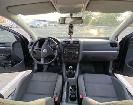 Черный Фольксваген Гольф, объемом двигателя 1.6 л и пробегом 300 тыс. км за 6200 $, фото 12 на Automoto.ua