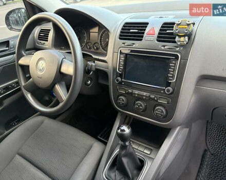 Черный Фольксваген Гольф, объемом двигателя 1.6 л и пробегом 216 тыс. км за 6100 $, фото 16 на Automoto.ua