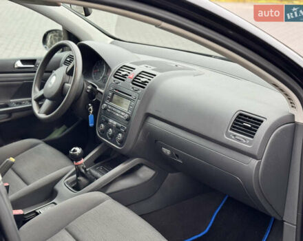 Черный Фольксваген Гольф, объемом двигателя 1.4 л и пробегом 197 тыс. км за 5500 $, фото 18 на Automoto.ua