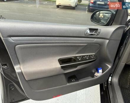 Черный Фольксваген Гольф, объемом двигателя 1.6 л и пробегом 216 тыс. км за 6100 $, фото 26 на Automoto.ua