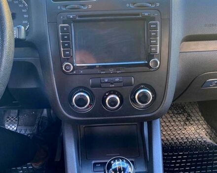 Черный Фольксваген Гольф, объемом двигателя 1.4 л и пробегом 235 тыс. км за 4300 $, фото 7 на Automoto.ua