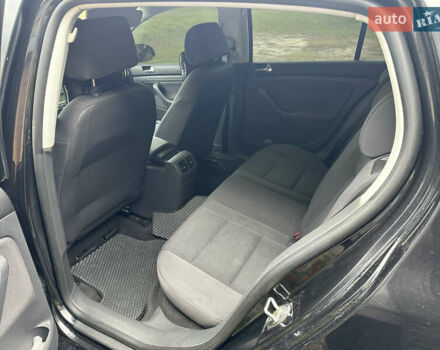 Черный Фольксваген Гольф, объемом двигателя 1.39 л и пробегом 121 тыс. км за 5150 $, фото 25 на Automoto.ua