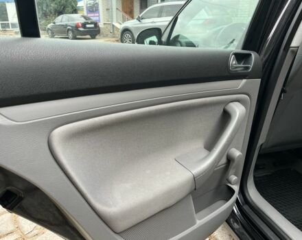 Черный Фольксваген Гольф, объемом двигателя 1.6 л и пробегом 249 тыс. км за 5500 $, фото 17 на Automoto.ua