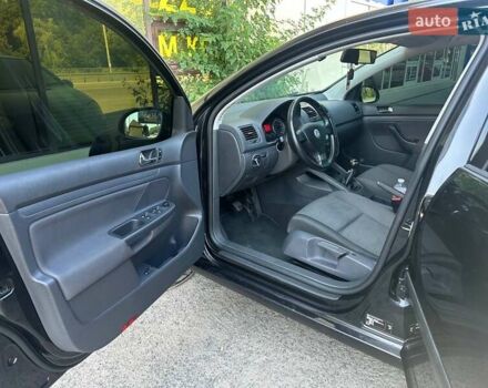 Фольксваген Гольф 2005 у Покров (Орджонікідзе) на Automoto.ua Чорний Фольксваген Гольф, об'ємом двигуна 1.6 л та пробігом 290 тис. км за 6000 $, фото 12 на Automoto.ua