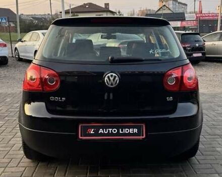 Черный Фольксваген Гольф, объемом двигателя 1.6 л и пробегом 137 тыс. км за 7000 $, фото 4 на Automoto.ua