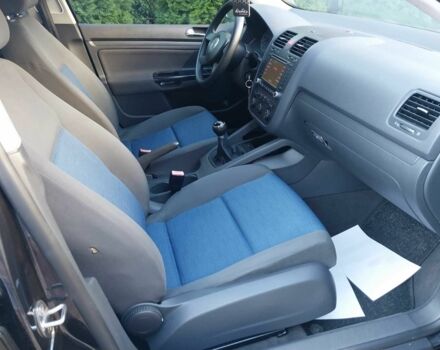 Черный Фольксваген Гольф, объемом двигателя 1.6 л и пробегом 223 тыс. км за 6400 $, фото 12 на Automoto.ua