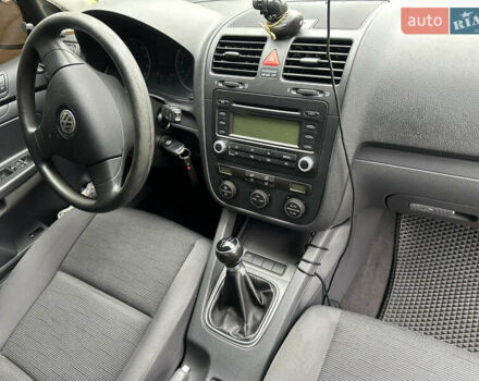 Черный Фольксваген Гольф, объемом двигателя 1.39 л и пробегом 121 тыс. км за 5150 $, фото 22 на Automoto.ua