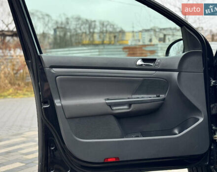 Черный Фольксваген Гольф, объемом двигателя 1.4 л и пробегом 197 тыс. км за 5500 $, фото 31 на Automoto.ua