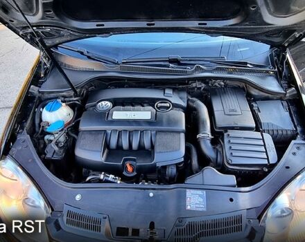 Черный Фольксваген Гольф, объемом двигателя 1.6 л и пробегом 236 тыс. км за 5800 $, фото 6 на Automoto.ua