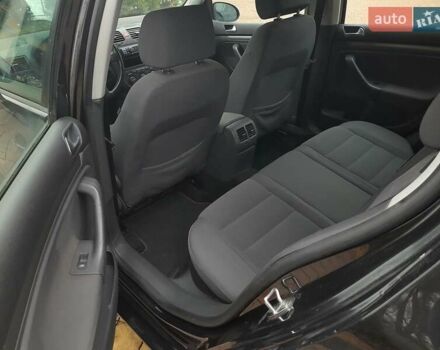 Черный Фольксваген Гольф, объемом двигателя 1.6 л и пробегом 260 тыс. км за 5399 $, фото 27 на Automoto.ua