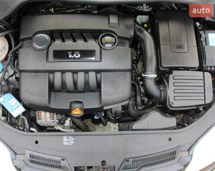 Черный Фольксваген Гольф, объемом двигателя 1.6 л и пробегом 203 тыс. км за 5890 $, фото 88 на Automoto.ua