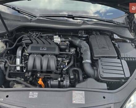 Черный Фольксваген Гольф, объемом двигателя 1.6 л и пробегом 205 тыс. км за 6250 $, фото 6 на Automoto.ua