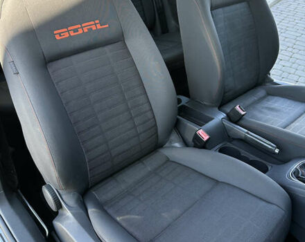 Черный Фольксваген Гольф, объемом двигателя 1.4 л и пробегом 278 тыс. км за 4500 $, фото 10 на Automoto.ua