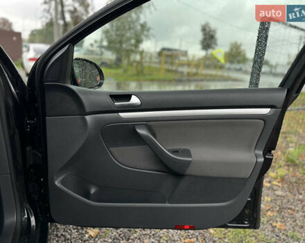 Черный Фольксваген Гольф, объемом двигателя 1.6 л и пробегом 221 тыс. км за 6600 $, фото 44 на Automoto.ua