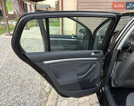 Черный Фольксваген Гольф, объемом двигателя 1.6 л и пробегом 240 тыс. км за 6150 $, фото 15 на Automoto.ua