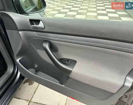 Черный Фольксваген Гольф, объемом двигателя 1.4 л и пробегом 187 тыс. км за 6500 $, фото 55 на Automoto.ua