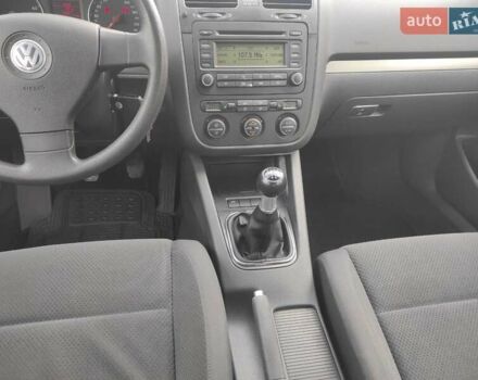 Черный Фольксваген Гольф, объемом двигателя 1.6 л и пробегом 188 тыс. км за 5500 $, фото 20 на Automoto.ua