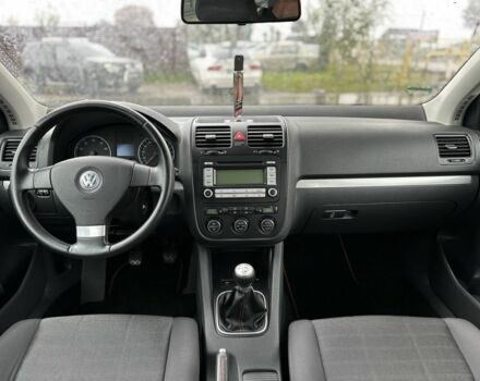 Черный Фольксваген Гольф, объемом двигателя 1.6 л и пробегом 221 тыс. км за 6600 $, фото 7 на Automoto.ua