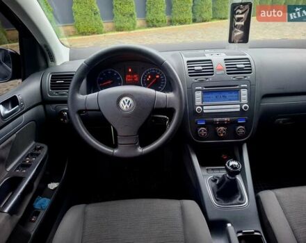 Черный Фольксваген Гольф, объемом двигателя 1.6 л и пробегом 219 тыс. км за 6400 $, фото 7 на Automoto.ua