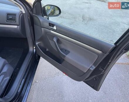 Черный Фольксваген Гольф, объемом двигателя 1.6 л и пробегом 258 тыс. км за 5950 $, фото 12 на Automoto.ua