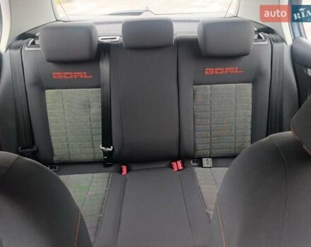 Черный Фольксваген Гольф, объемом двигателя 1.6 л и пробегом 202 тыс. км за 5999 $, фото 6 на Automoto.ua