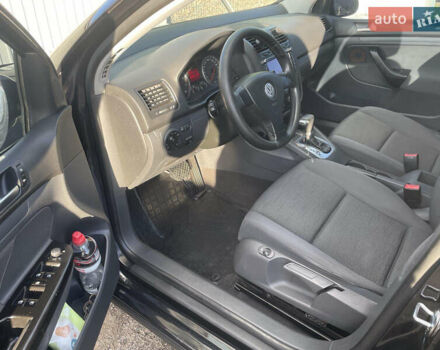 Черный Фольксваген Гольф, объемом двигателя 1.6 л и пробегом 209 тыс. км за 6300 $, фото 5 на Automoto.ua