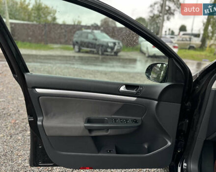 Черный Фольксваген Гольф, объемом двигателя 1.6 л и пробегом 221 тыс. км за 6600 $, фото 22 на Automoto.ua