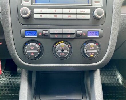 Чорний Фольксваген Гольф, об'ємом двигуна 1.4 л та пробігом 230 тис. км за 5777 $, фото 19 на Automoto.ua