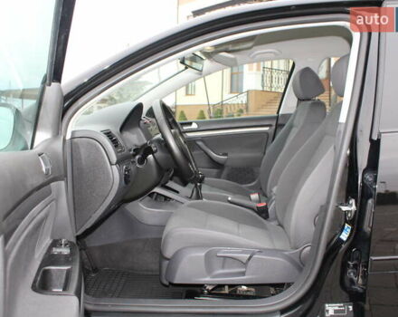 Черный Фольксваген Гольф, объемом двигателя 1.6 л и пробегом 203 тыс. км за 5890 $, фото 31 на Automoto.ua