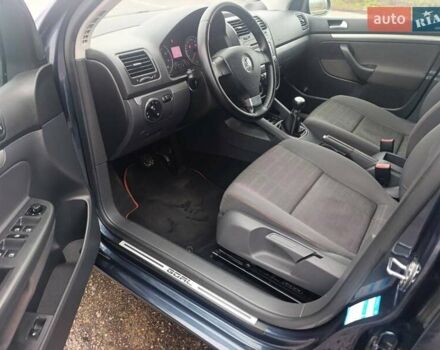 Черный Фольксваген Гольф, объемом двигателя 1.6 л и пробегом 202 тыс. км за 5999 $, фото 19 на Automoto.ua