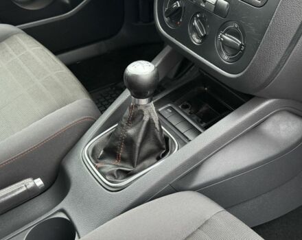 Черный Фольксваген Гольф, объемом двигателя 1.6 л и пробегом 265 тыс. км за 6300 $, фото 7 на Automoto.ua