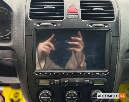 Черный Фольксваген Гольф, объемом двигателя 1.6 л и пробегом 240 тыс. км за 7900 $, фото 12 на Automoto.ua