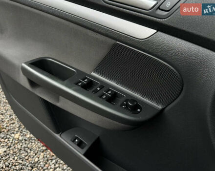 Черный Фольксваген Гольф, объемом двигателя 1.6 л и пробегом 221 тыс. км за 6600 $, фото 27 на Automoto.ua