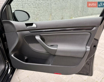 Чорний Фольксваген Гольф, об'ємом двигуна 1.4 л та пробігом 142 тис. км за 7799 $, фото 19 на Automoto.ua