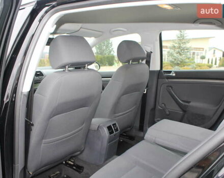 Черный Фольксваген Гольф, объемом двигателя 1.6 л и пробегом 203 тыс. км за 5890 $, фото 60 на Automoto.ua