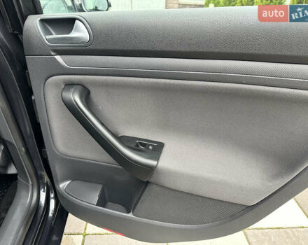 Черный Фольксваген Гольф, объемом двигателя 1.4 л и пробегом 187 тыс. км за 6500 $, фото 49 на Automoto.ua