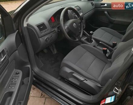 Черный Фольксваген Гольф, объемом двигателя 1.6 л и пробегом 260 тыс. км за 5399 $, фото 19 на Automoto.ua