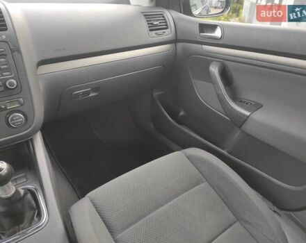 Черный Фольксваген Гольф, объемом двигателя 1.6 л и пробегом 188 тыс. км за 5500 $, фото 19 на Automoto.ua