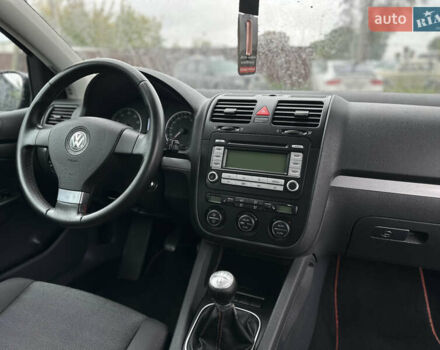 Черный Фольксваген Гольф, объемом двигателя 1.6 л и пробегом 221 тыс. км за 6600 $, фото 48 на Automoto.ua