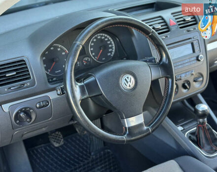 Черный Фольксваген Гольф, объемом двигателя 1.4 л и пробегом 278 тыс. км за 4500 $, фото 13 на Automoto.ua