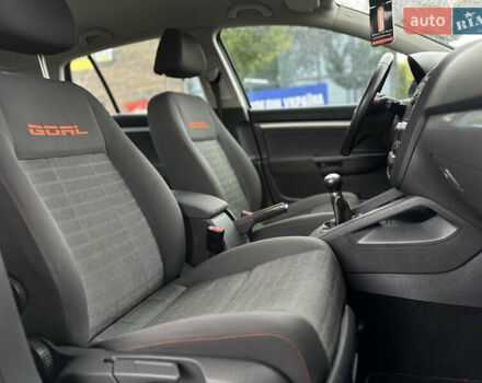 Черный Фольксваген Гольф, объемом двигателя 1.6 л и пробегом 221 тыс. км за 6600 $, фото 46 на Automoto.ua