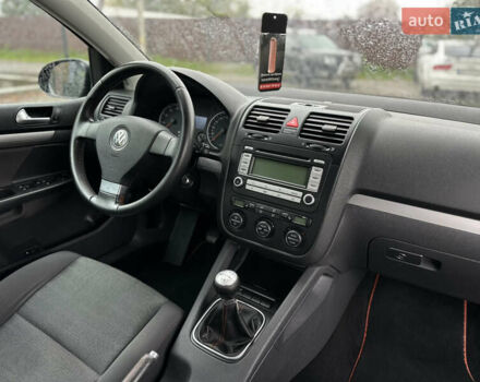 Черный Фольксваген Гольф, объемом двигателя 1.6 л и пробегом 221 тыс. км за 6600 $, фото 49 на Automoto.ua