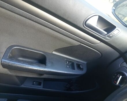 Черный Фольксваген Гольф, объемом двигателя 1.6 л и пробегом 200 тыс. км за 5300 $, фото 6 на Automoto.ua