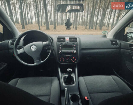 Черный Фольксваген Гольф, объемом двигателя 1.4 л и пробегом 268 тыс. км за 5650 $, фото 24 на Automoto.ua